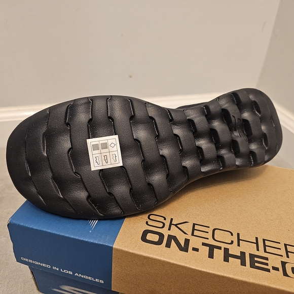 NWT Skechers Women's Black Comfort Shoes GO WALK LITE Size 8 - Picture 4 of 5